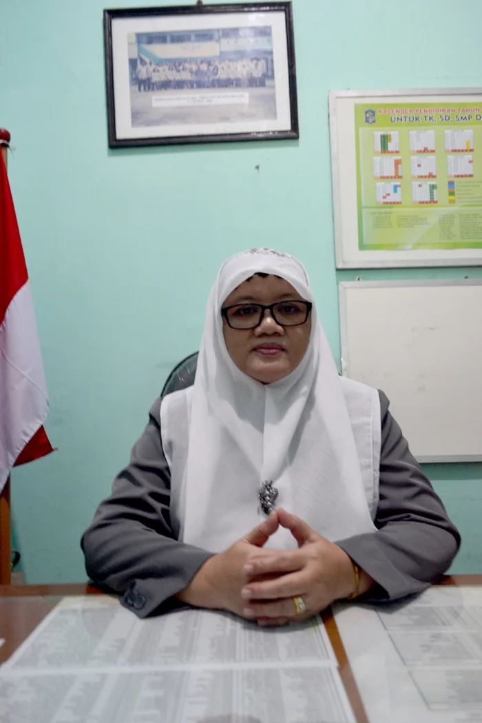 Kepala Sekolah SMP YP 17